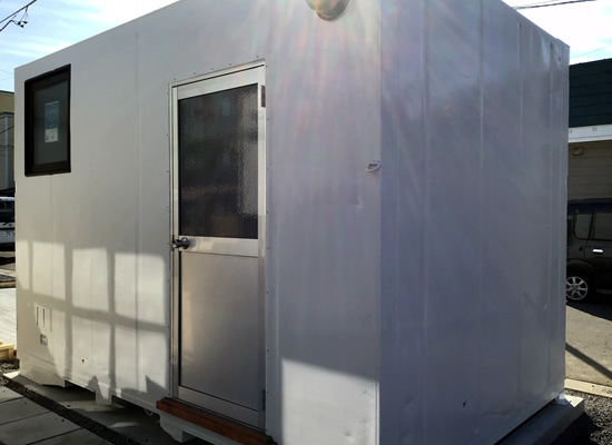 ドア、小窓、換気扇 取付写真1