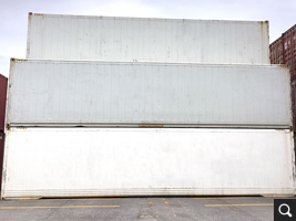 コンテナを積み上げ写真